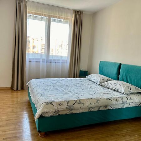 Fenix 2 Bedroom Apartment Varna Center Eksteriør billede