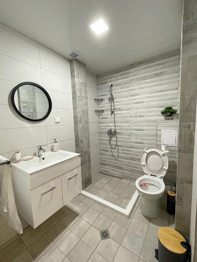 Fenix 2 Bedroom Apartment Varna Center Eksteriør billede